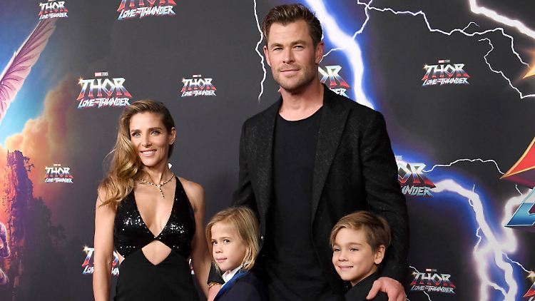 Sasha und Tristan auch dabei: Chris Hemsworth und seine Frau Elsa Pataky