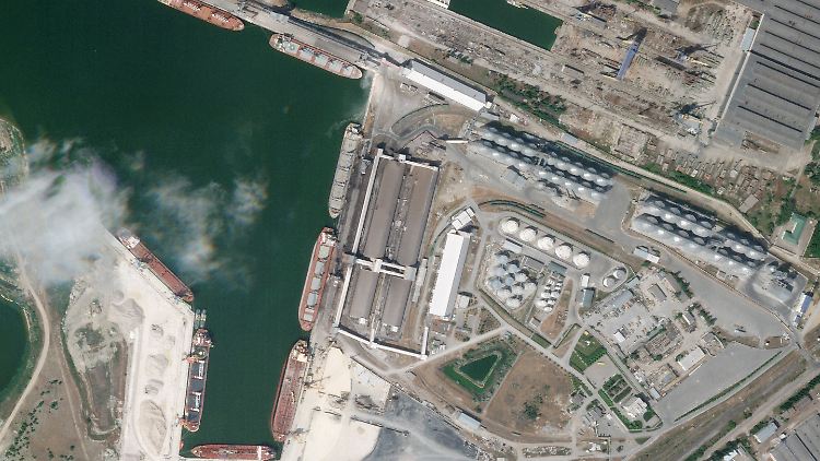 Eine Satellitenaufnahme vom 31.05.2022 zeigt das Getreidelagerterminal Nika-Tera im Hafen von Mykolajiw - bevor es zerstört wurde.