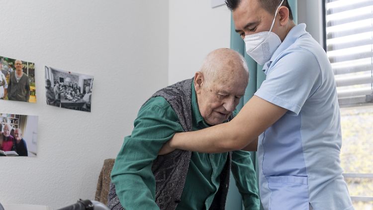 Die FDP will keine neue Schulden machen und die Steuern nicht erhöhen. Um den Haushalt zu finanzieren, könnte aus Sicht der Liberalen bei Gesundheit und Pflege gespart werden. 