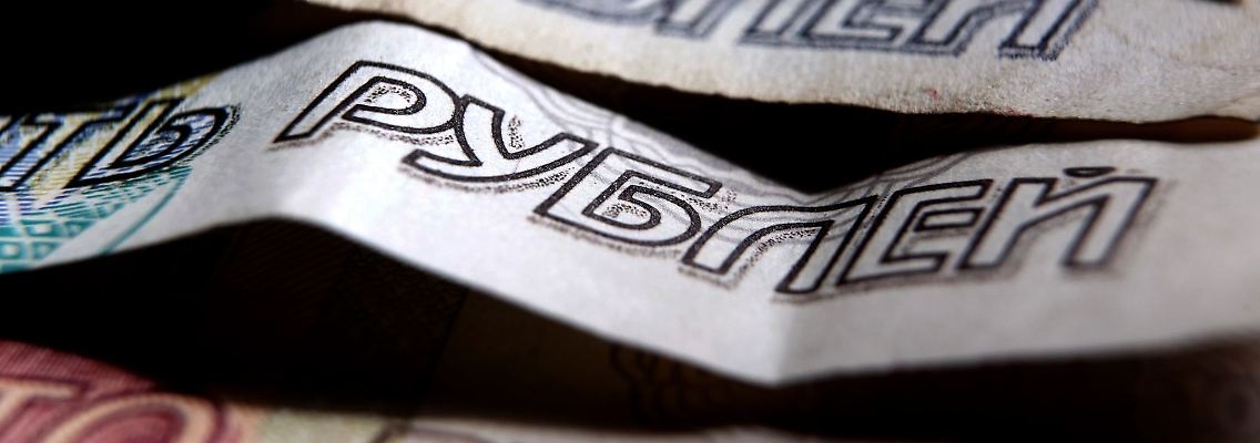 Der Rubel hat ein neues Hoch gegenüber den Leitwährungen Dollar und Euro erreicht.