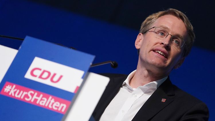 Daniel Günther (CDU), Ministerpräsident von Schleswig-Holsteins, spricht auf dem Landesparteitag.