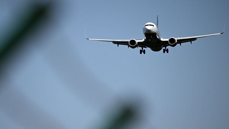 Das Kontrollcenter Langen kontrolliert den unteren Luftraum in der Mitte Deutschlands mit wichtigen Flughäfen wie Düsseldorf, Köln und Frankfurt.