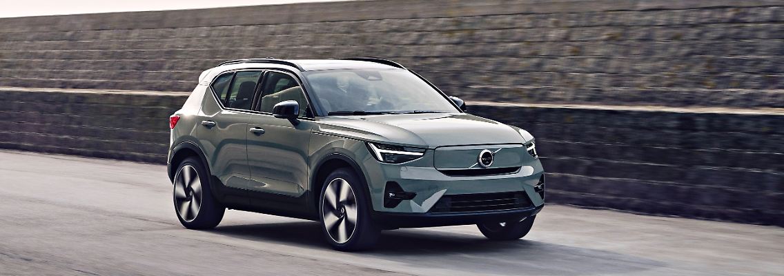 Für das kommende Modelljahr 2023 hat sich der XC40 Recharge noch etwas mehr herausgeputzt. Auch, um seine Eigenständigkeit noch deutlicher zu machen.