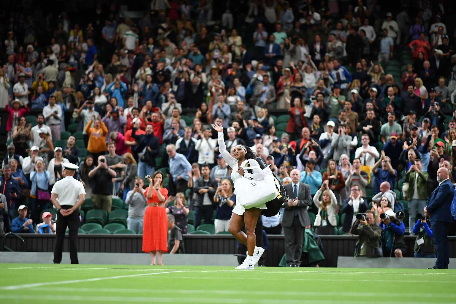 Serena Williams genoss noch einmal den letzten Jubel der Fans. Trotz aller Enttäuschung über das …