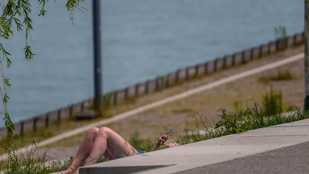 Hohe-Temperaturen-kommen-am-Wochenende-auf-die-Menschen-in-Rheinland-Pfalz-und-im-Saarland-zu-Am-Samstag-koennten-es-bis-zu-34-Grad-werden