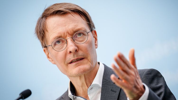 Derzeit hätten nur 30 Prozent der Pflegebedürftigen eine zweite Auffrischimpfung, sagte Lauterbach.
