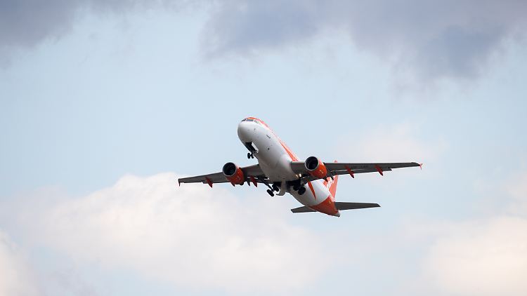 Easyjet zahlt mehr Lohn und Gehalt.