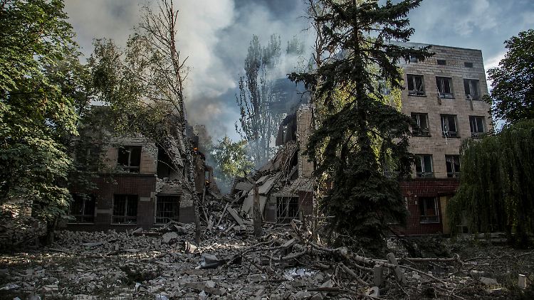 In Lyssytschansk sind zahlreiche Gebäude durch den wochenlangen Beschuss völlig zerstört. 