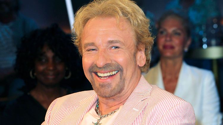 "Ich habe im Radio Sänger beschimpft, ich hab Redakteure beschimpft, alles auf Sendung, das ging damals, solange die Zuhörer es lustig fanden", sagt Gottschalk.