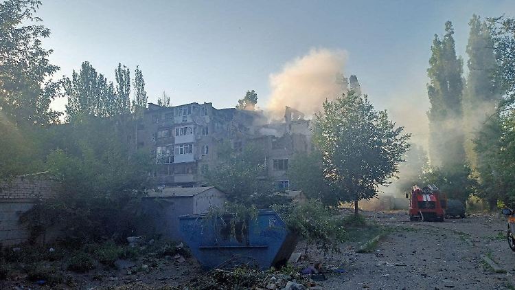 Zerstörtes Wohnhaus in Mikolajiw: Präsident Selenskyj beklagt, Russlands Artillerie nehme immer wieder zivile Ziele ins Visier.