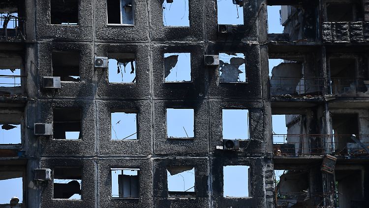 Das Skelett eines Hauses in Mariupol.