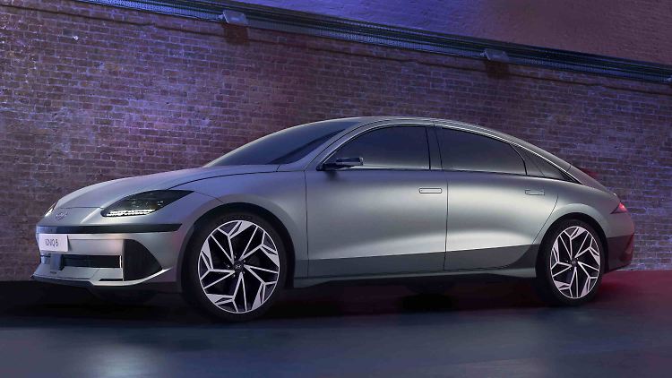 Wer sich den Hyundai Ioniq 6 genau ansieht, wird nicht umhinkommen, eine große Ähnlichkeit zu dem von 2011 bis 2018 gebauten Mercedes CLS zu erkennen.