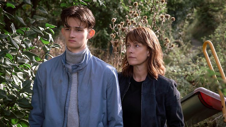 Haben beide mit Traumata zu kämpfen: Adam Dahl (Eloi Christ) und Kommissarin Brasch (Claudia Michelsen).