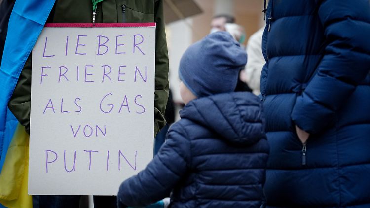 In den ersten Monaten des Jahres waren die Deutschen schon sehr sparsam. 