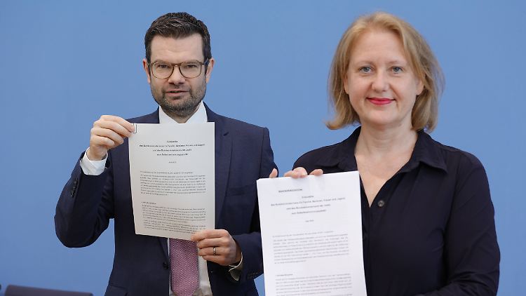 Marco Buschmann und Lisa Paus stellten das neue Eckpunktepapier in Berlin vor.