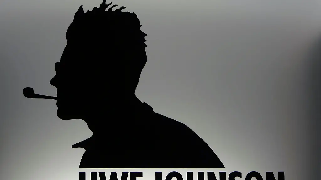 Der-Silhouette-des-Autors-der-Jahrestage-Uwe-Johnson-Archivbild