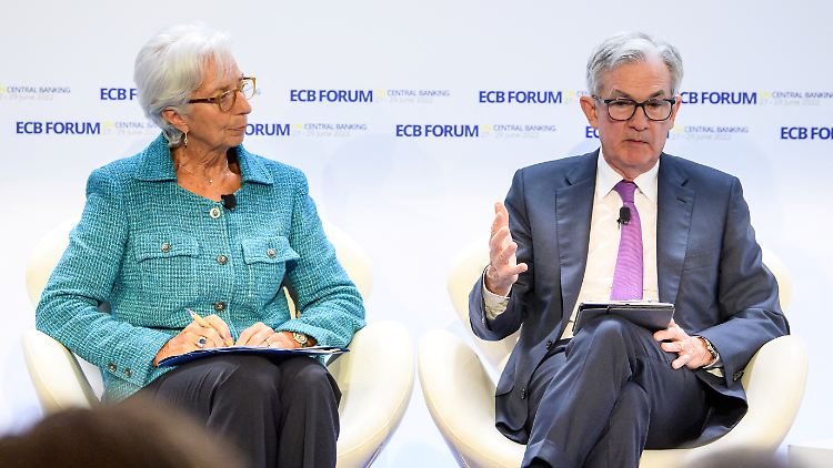 Christine Lagarde und Jerome Powell erklären die Ära von moderaten Zinsen und geringer Inflation für beendet. 