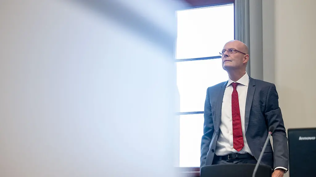 Halles-suspendierter-Oberbuergermeister-Wiegand-will-zu-Ende-August-in-den-Ruhestand-gehen