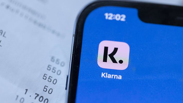 Jetzt, wo die Zinsen steigen, wird es für Klarna und Co. immer mehr teurer, Kunden Kredite bereitzustellen.