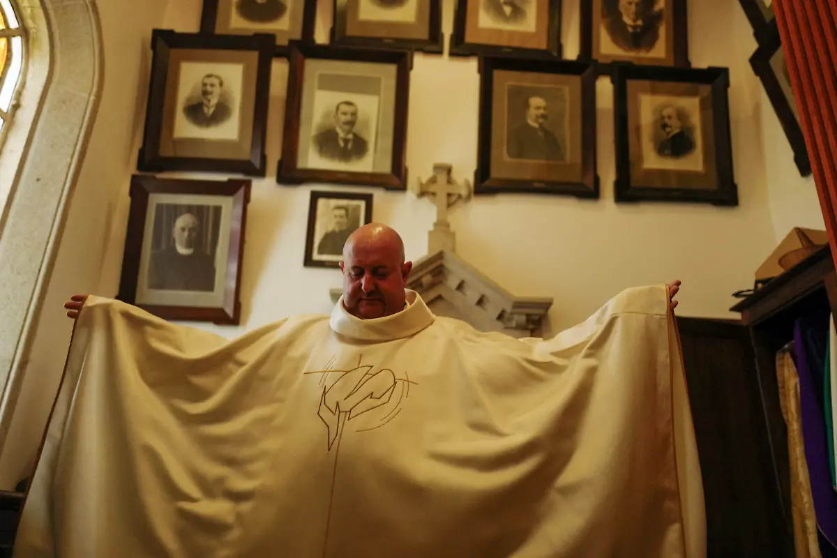 2024-07-13T140452Z-1926174800-RC2CU8A54UHN-RTRMADP-3-PORTUGAL-PRIEST-DJ