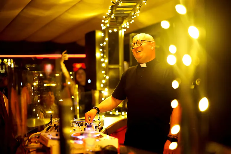 2024-07-13T140404Z-1414543393-RC21U8AL0E74-RTRMADP-3-PORTUGAL-PRIEST-DJ