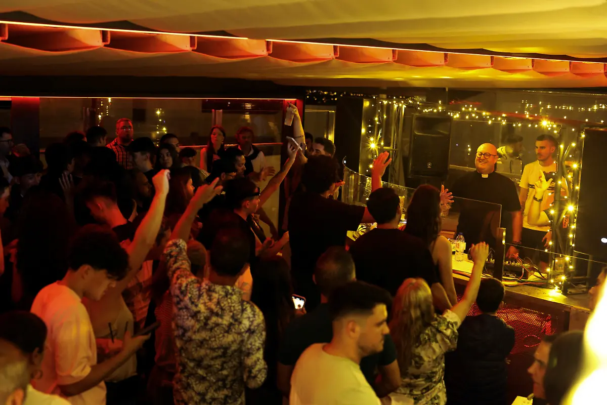 2024-07-13T140439Z-1425361061-RC21U8AFGFSG-RTRMADP-3-PORTUGAL-PRIEST-DJ