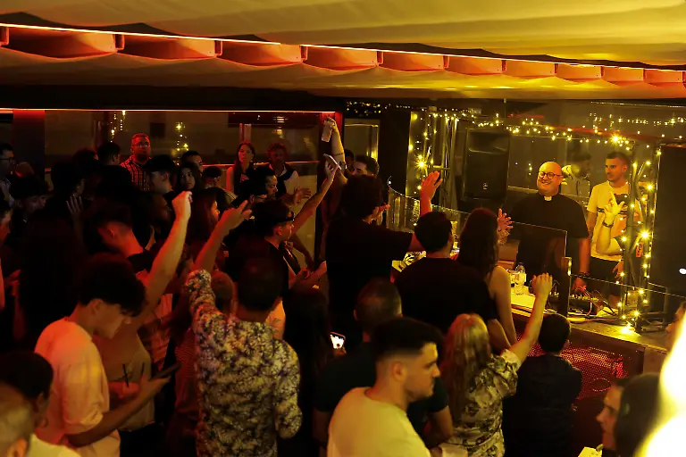 2024-07-13T140439Z-1425361061-RC21U8AFGFSG-RTRMADP-3-PORTUGAL-PRIEST-DJ