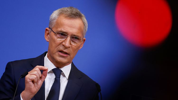 "Es ist unsere Pflicht, die Ukraine zu unterstützen", sagt Stoltenberg.