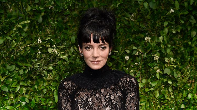 "Wir müssen es nicht rechtfertigen", sagt Lily Allen über ihre Abtreibung. 