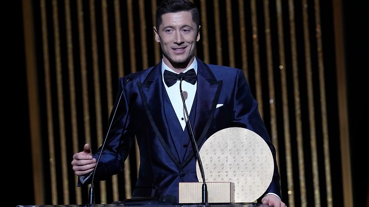 Wenn Lewandowski Preise gewinnt, sehen diese komisch aus.