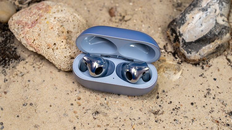 Die Huawei Freebuds Pro 2 gibt es neben Silberblau auch in Silber und Weiß.