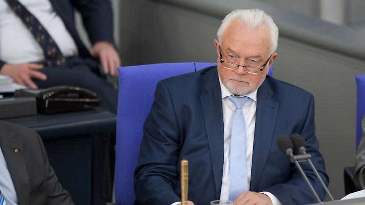 Kubicki meint, das RKI müsse unabhängiger vom Gesundheitsministerium werden.