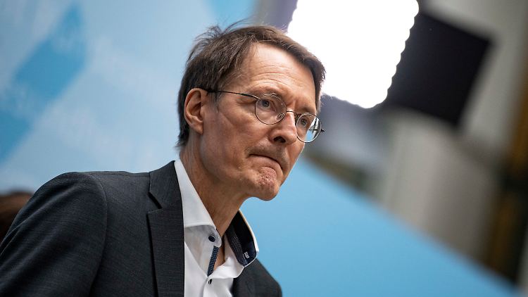 Der SPD-Minister will künftig unter anderem auf Abwassermonitoring setzen.