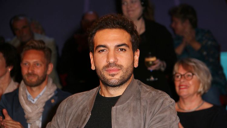 Sexismus am Filmset gibt es laut Schauspieler Elyas M'Barek immer noch viel zu häufig.