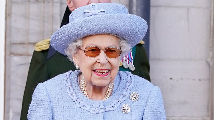 Die Besitzerin aller unmarkierten Schwäne im Empire: Queen Elizabeth II.