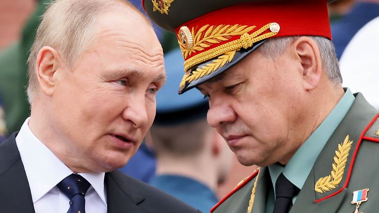 Nach einem Gespräch mit Präsident Putin  verkündete Verteidigungsminister Shoigu eine Fortsetzung des Krieges in der Ukraine. 