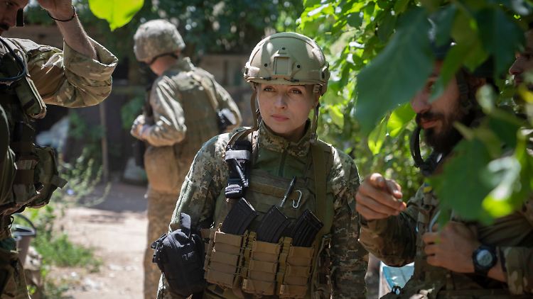 Die Einschläge kommen näher: Eine ukrainische Kommandantin in der Region Donzek am Samstag.