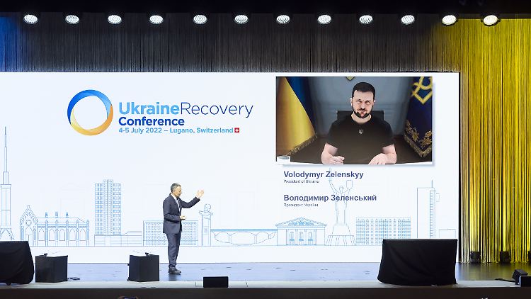Wolodymyr Selenskyj will den Wiederaufbau der Ukraine schnell anschieben.