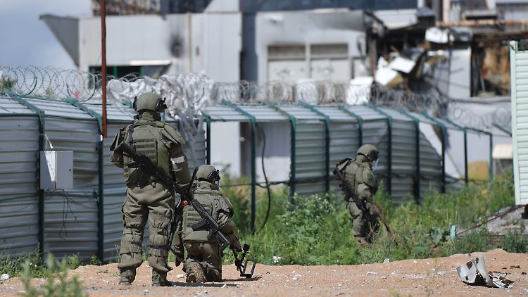 Russland verstärkt die Anstrengungen, seine Kontrolle über besetzte ukrainische Gebiete zu zementieren.