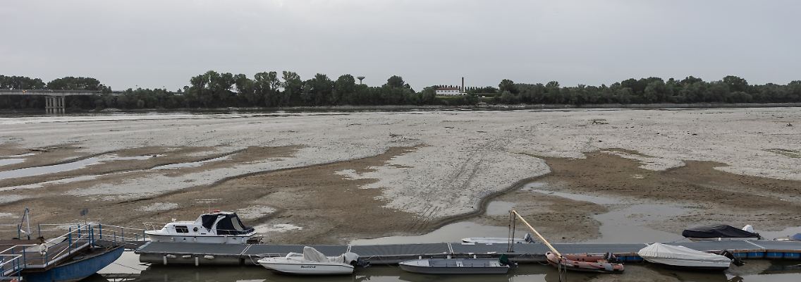 Der sonst mächtige Fluss Po bietet in