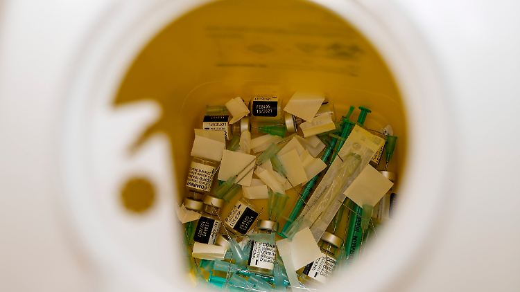 Biontech und Pfizer machen mit ihrem Impfstoff Comirnaty Milliardenumsätze - Curevac war mit der Entwicklung eines Vakzins gegen Covid-19 bisher noch nicht so erfolgreich.