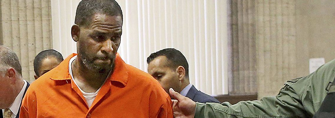 Die Anwälte von R. Kelly hatten sein Gefängnis in New York wegen der gesonderten Beobachtung verklagt.