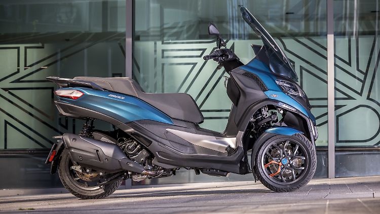 Die neueste Generation des Piaggio MP3 ist mit Rückfahrkamera und Radar-Assistenzsystem ausgerüstet.