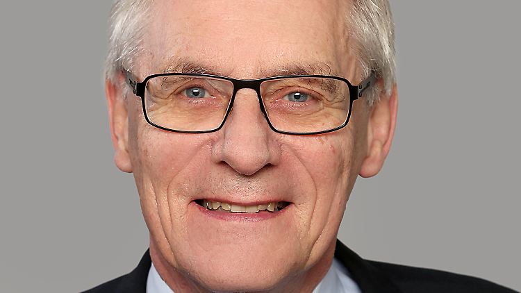 Eckhard Lübkemeier war als deutscher Botschafter in Irland und den Vereinigten Arabischen Emiraten tätig. Nun forscht er für die Stiftung Wissenschaft und Politik zu den Krisen der EU.