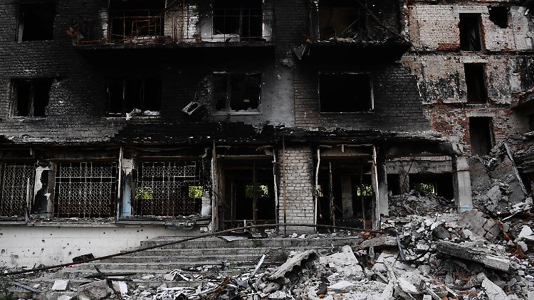Trümmer in der Ostukraine - ein Ziel des russischens Angriffs ist nach Angaben des Kreml die "Befreiung" des Donbass.