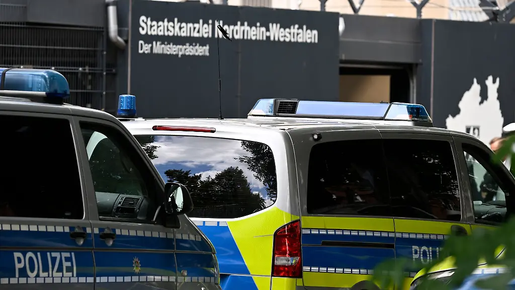 Nachdem-eine-Person-sich-widerrechtlich-in-der-Staatskanzlei-aufgehalten-hatte-rueckte-die-Polizei-mit-starken-Kraeften-aus