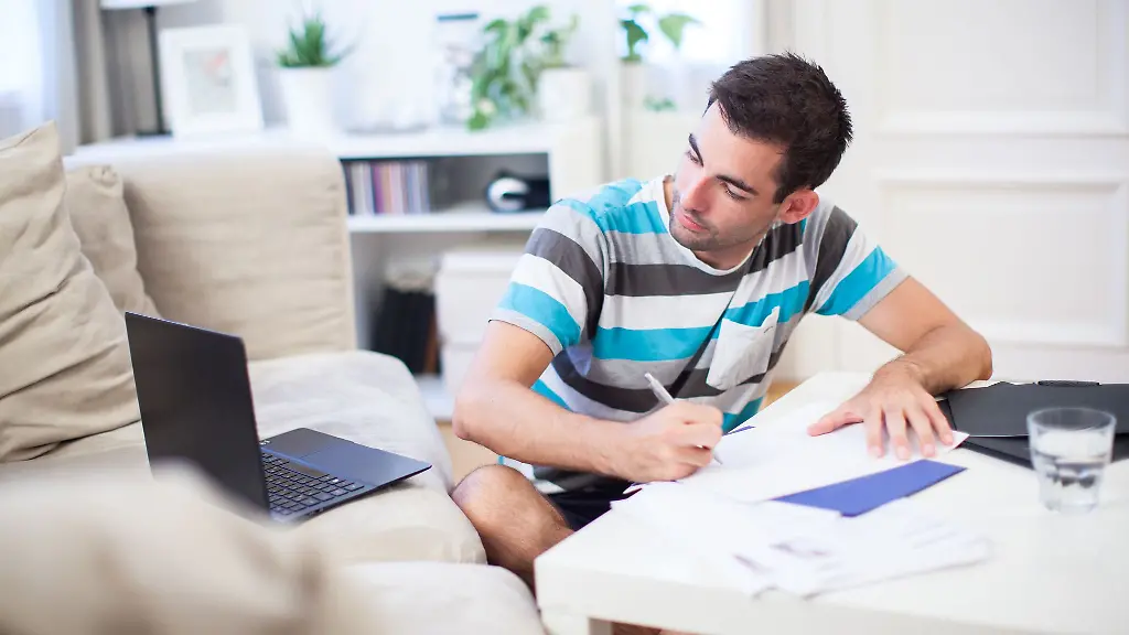 Bei-Bewerbungsprozessen-hilft-es-resilient-zu-sein-und-mit-Frustration-umgehen-zu-koennen-Eine-Absage-bedeutet-nicht-automatisch-dass-man-ungeeignet-ist