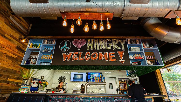 "Hangry" ist ein Wortspiel aus "hungry" (hungrig) und "angry" (wütend).