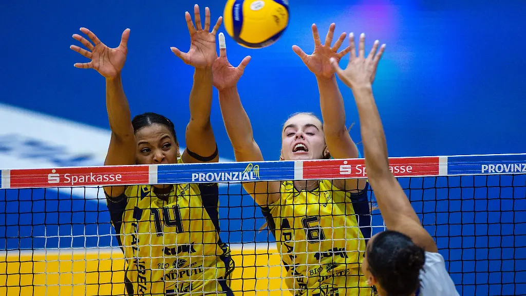 Sie-spielte-bis-zum-Sommer-in-Schwerin-und-wechselte-dann-zum-naechsten-Champions-League-Gegner-Levallois-Paris-Saint-Cloud-Die-Volleyballerin-Jazmine-White-l