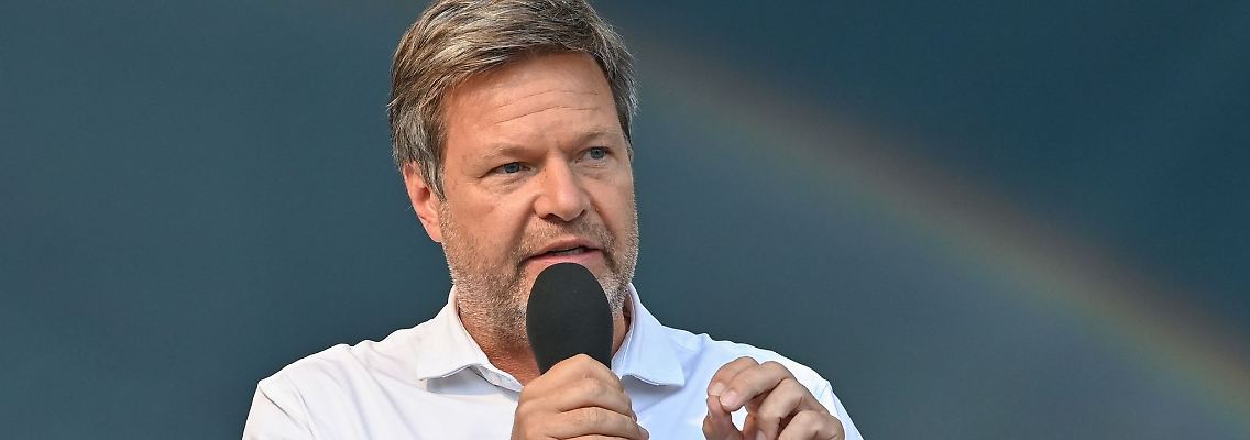 Wirtschaftsminister Robert Habeck kündigt extreme Preiserhöhungen für Strom im kommenden Winter an.